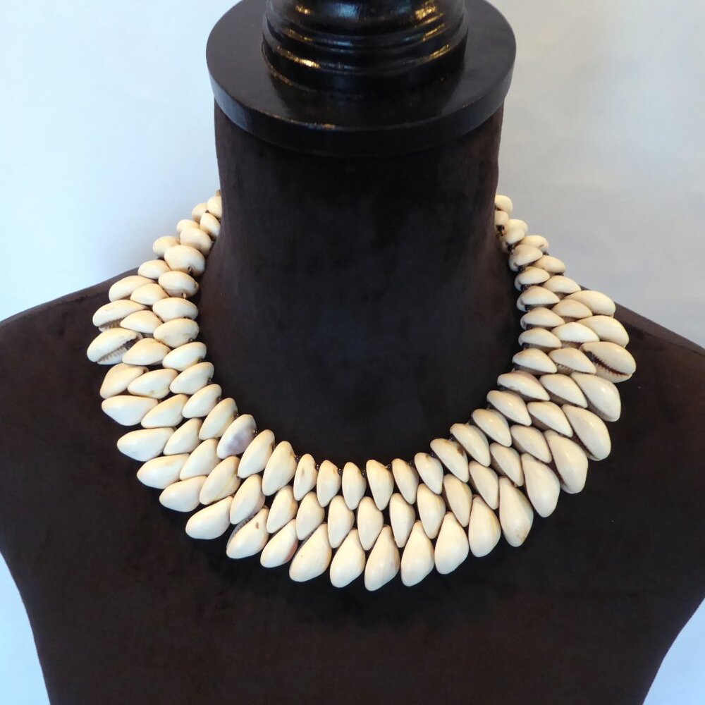 VINTAGE AFRICAN NATURAL COWRIE SHELL LEI COLLAR BIB NECKLACE CHOKER